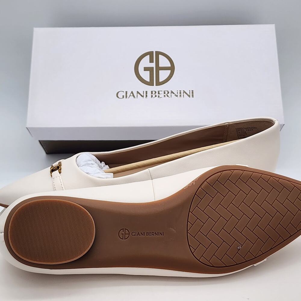 NEW - Giani Bernini Bentlley Women’s White Pointed Toe Flats Slip On Size 10 M - Picture 7 of 8